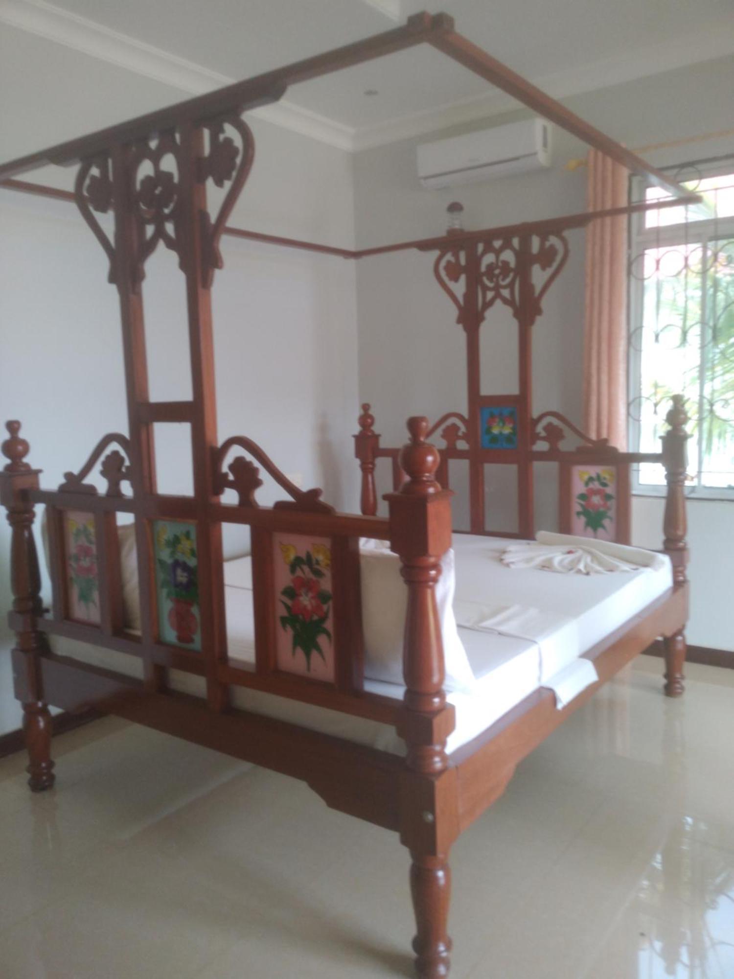 Relax Hotel Taj Нунгві Екстер'єр фото