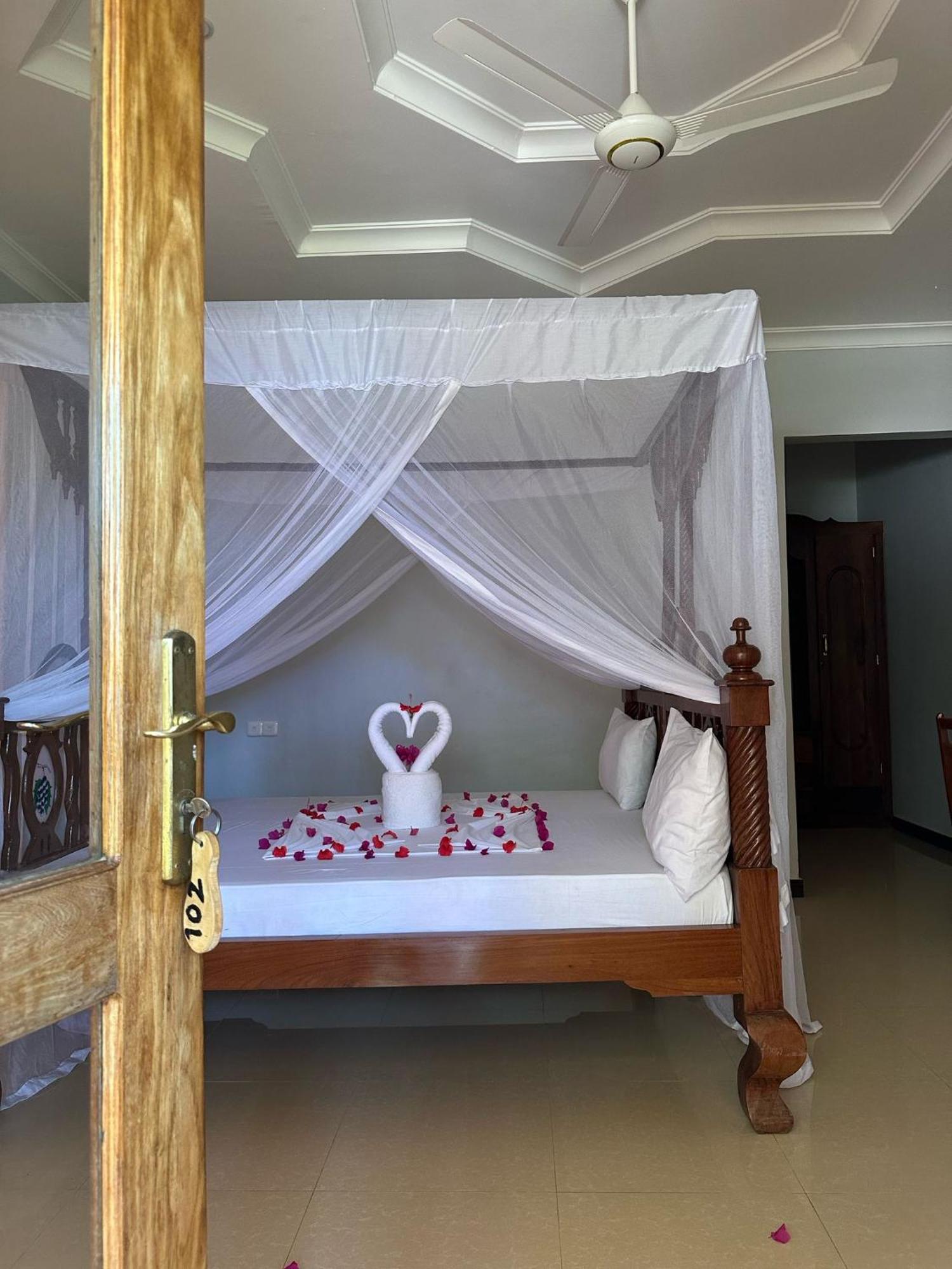 Relax Hotel Taj Нунгві Екстер'єр фото