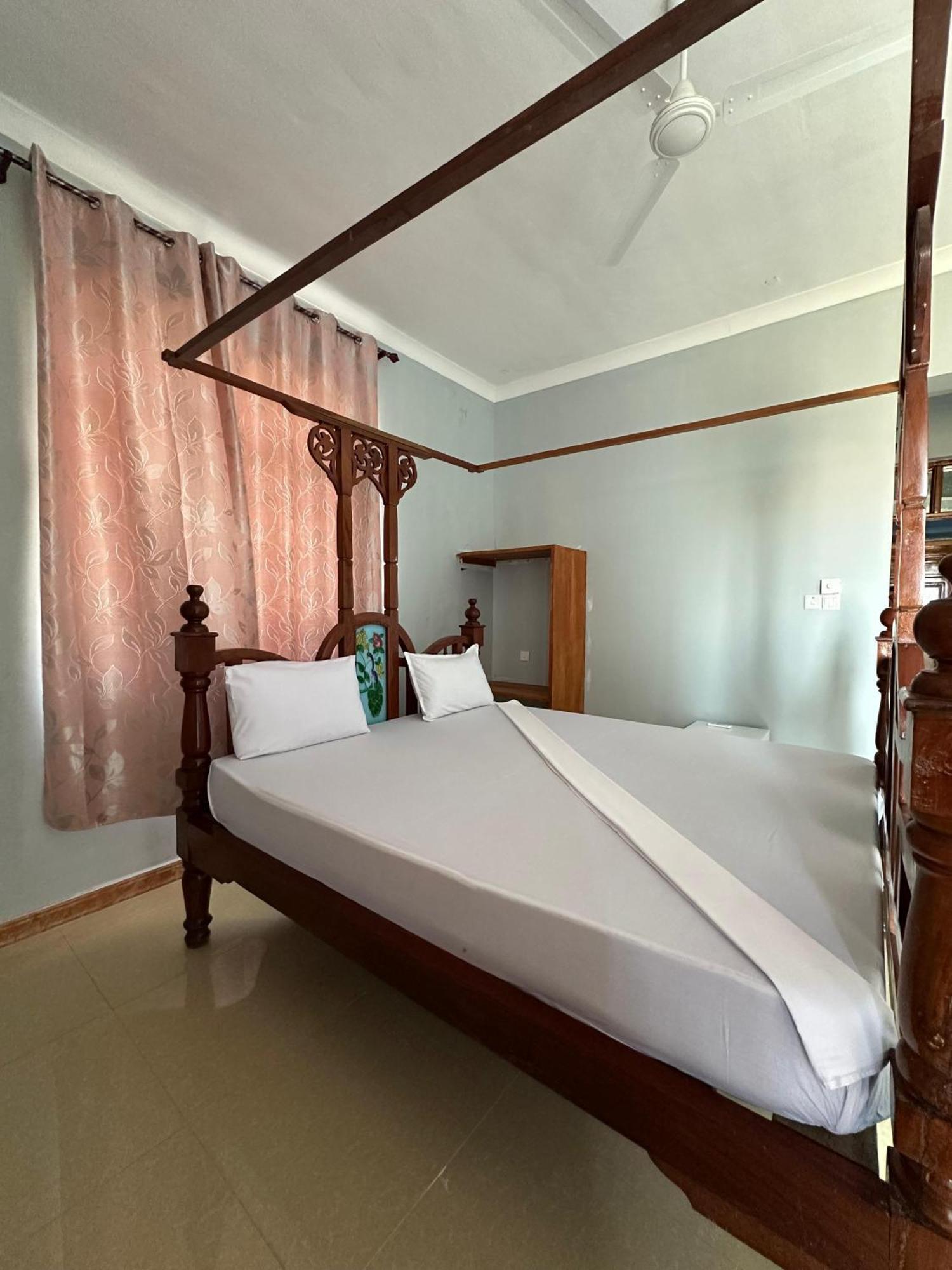 Relax Hotel Taj Нунгві Екстер'єр фото